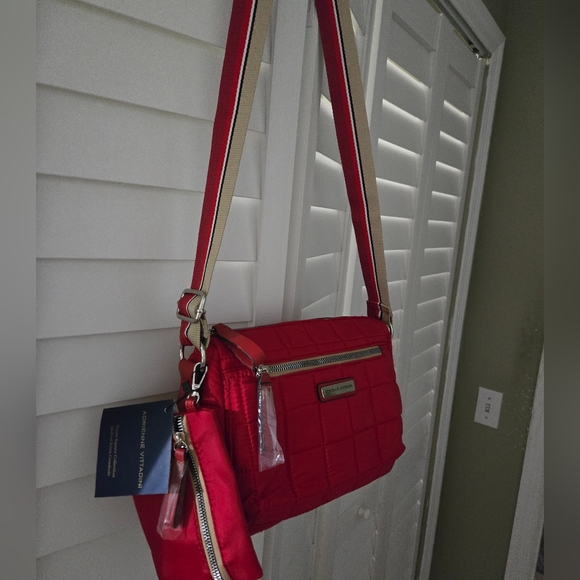 ADRIENNE VITTADINI Times Square Collection Quilted Nylon Crossbody Handbag - Picture 2 of 5
